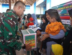Pemberian Bingkisan Makanan Bergizi Untuk Balita Stunting TMMD Reguler 128 Sidorejo Lendah