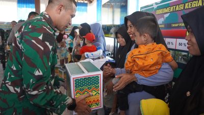 Pemberian Bingkisan Makanan Bergizi Untuk Balita Stunting TMMD Reguler 128 Sidorejo Lendah