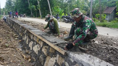 Satgas TMMD Reguler dan masyarakat tuntaskan pembangunan talud