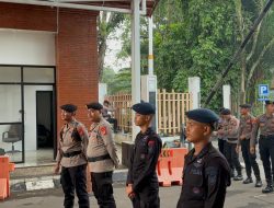 Satbrimob Polda Banten Terjunkan Satu Kompi PHH Amankan Aksi Unras DEMA UIN SMH Banten dan SMV