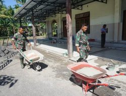 Pemasangan Keramik Teras Masjid Baiturrahman Kwarakan