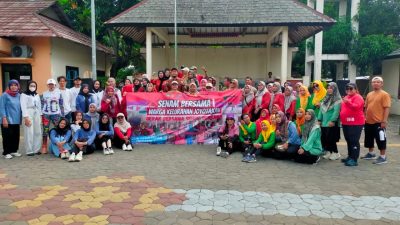 Babinsa Joyotakan Laksanakan Senam Bersama GERMAS di Taman Cerdas Joyotakan