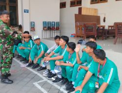 Tanamkan Disiplin Sejak Dini, Babinsa Banjarsari Pacu Semangat Belajar Siswa SMU Budi Utomo