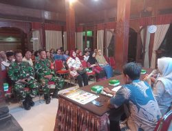 Ciptakan Lingkungan Bebas Sampah, Anggota Koramil 04/Jebres Berikan Sosialisasi Pengolahan & Pilah Sampah Kepada Warga
