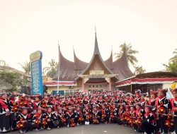 Baju Milik Padang Magek Gemparkan 100 Tahun Jam Gadang, BK KKTD Luak Nan Tuo Raih Juara Peserta Terbanyak
