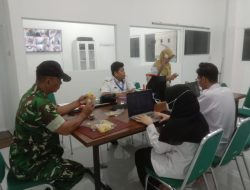 Babinsa Bersama Bhabinkamtibmas Mangkubumen Turun Langsung Kawal Posyandu