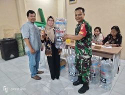 Sulap Galon Bekas Jadi Komposter, Babinsa Kepatihan Wetan Ajak Warga Olah Sampah Jadi Cuan Lewat Sistem UMAITA