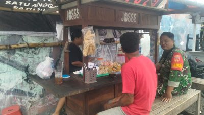Babinsa Jebres Kobarkan Semangat Pelaku UMKM Lewat Komsos : “UMKM Roda Penggerak Ekonomi