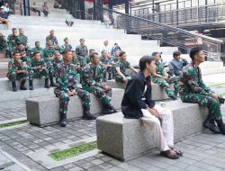 Pererat Kebersamaan TNI dengan Rakyat, Korem 072/Pamungkas Nobar Bersama Masyarakat