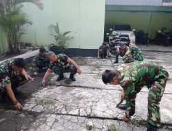 Tanamkan Kepedulian Lingkungan, Koramil 02/Banjarsari Gelar Kerja Bakti Bersihkan Pangkalan