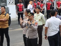 Kapolrestabes Medan Arahkan Personel Tetap Humanis dalam Pengamanan Aksi KBMN di DPRD Sumut