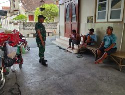 Dekat Dengan Warga, Babinsa Gandekan Jadikan Komsos Jalan Ampuh Ungkap Permasalahan di Wilayah