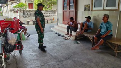 Dekat Dengan Warga, Babinsa Gandekan Jadikan Komsos Jalan Ampuh Ungkap Permasalahan di Wilayah