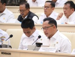 Rapat Bersama DPR RI, Mendagri Paparkan Langkah Strategis Perkuat BUMD
