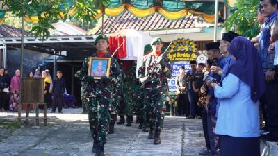 Kodim 0731/Kulon Progo Laksanakan Pemakaman Secara Militer Almarhum Mayor (Purn) Suyatman