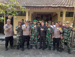 Perkuat Sinergitas Koramil 05/ Pasar kliwon Beri Kejutan HUT Bhayangkara Ke-80 di Polsek Pasar kliwon