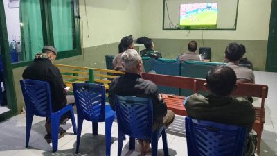 Koramil Jajaran Kodim 0731/Kulon Progo Bersama Masyarakat Nobar Pertandingan Norwegia vs Inggris