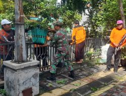 Cegah Banjir & Penyakit, Babinsa Manahan Sinergi Bersama Warga Bersihkan Saluran Irigasi