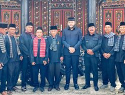 Fadly Amran Kukuhkan Pengurus KAN Simpuruik, Tegaskan Adat dan Pemerintahan Harus Berjalan Seiring