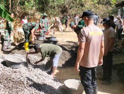 TNI dan Masyarakat Terus Kobarkan Semangat Percepat Pembangunan Rabat Beton Jalan