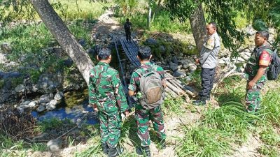 Babinsa Sidomulyo Dampingi Tim Survei Zibang Tinjau Lokasi Rencana Pembangunan Jembatan