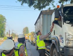 Satlantas Polres Banyuasin Gelar Bakti Sosial, Pererat Kepedulian kepada Pengemudi Truk