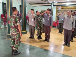 Tanamkan Disiplin & Kekompakan, Babinsa Keprabon Latihkan PBB Anggota Linmas