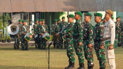 Pimpin Upacara 17-an, Kasrem 072/Pamungkas Serahkan Penghargaan Kepada Prajurit Berprestasi