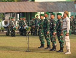 Pimpin Upacara 17-an, Kasrem 072/Pamungkas Serahkan Penghargaan Kepada Prajurit Berprestasi