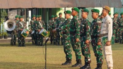 Pimpin Upacara 17-an, Kasrem 072/Pamungkas Serahkan Penghargaan Kepada Prajurit Berprestasi