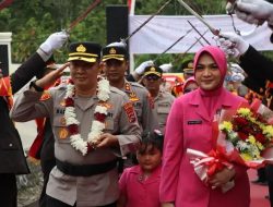 AKBP Marwan Fajrin Resmi Pimpin Polres Tanah Datar, Tradisi Pedang Pora Iringi Tongkat Komando dan Pesan Soliditas