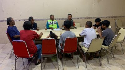 Cepat Tanggap, Babinsa & Bhabinkamtibmas Kepatihan Wetan Mediasi Selesaikan Perselisihan Warga