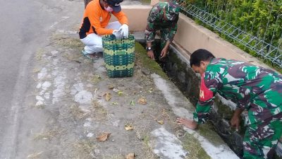 Babinsa Keprabon Gandeng Tim Saberling & Warga Kerja Bakti di Kampung Kusumodiningratan
