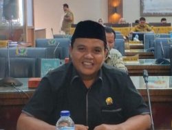 Sambut HUT ke-81 RI, Anggota DPRD Pessel Robi Binur Imbau Warga Kibarkan  Bendera Merah Putih
