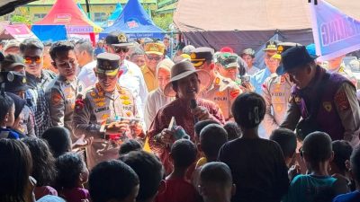 Kapolri Tinjau Pengungsian Korban Gempa NTT, Pastikan Penanganan Bencana Berjalan Optimal