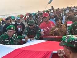 Semarak HUT ke-81 RI: Korem 072/Pamungkas dan Ribuan Warga Bentangkan Merah Putih 481 Meter di Pantai Parangtritis