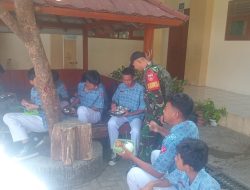 Dukung Generasi Sehat & Cerdas, Babinsa Karangasem Kawal Distribusi Makan Bergizi Gratis di SMPN 3 Surakarta