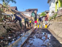 Pacu Semangat Gotong Royong, Pra KBD Tahap III Koramil 04/Jebres Sasar Revitalisasi Talud 50 Meter di Karangasem