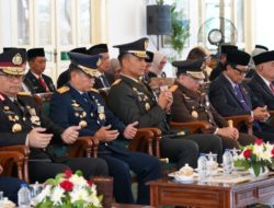 Danrem 072/Pamungkas Hadiri Penganugerahan Satyalancana Karya Satya di Bangsal Kepatihan