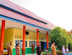 JADI PEMBINA UPACARA DI SMAN 2 BATANG KAPAS, WABUP RISNALDI IBRAHIM TEKANKAN PENTINGNYA DISIPLIN, KARAKTER DAN LITERASI DIGITAL GENERASI MUDA